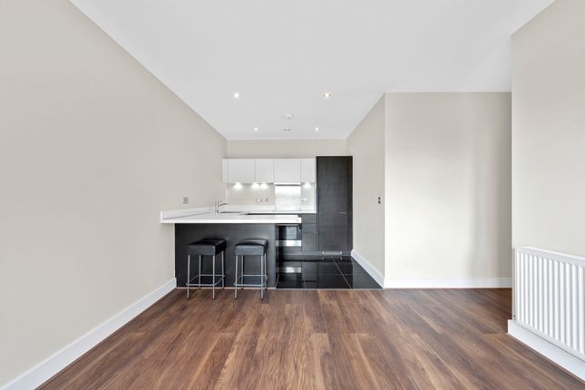 Flat 22 Spitfire House, 23, Coombe Lane, London photo 4