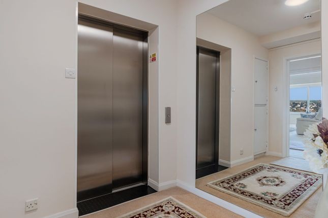 B3 Shirley Towers, Vane Hill Road, Torquay photo 4