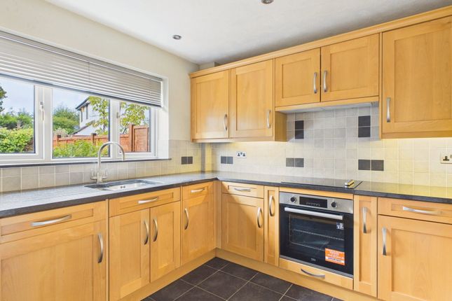 Earlswood Close, Horsham photo 2