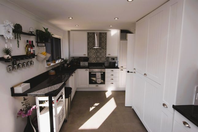1, Candys Close, Wimborne photo 4
