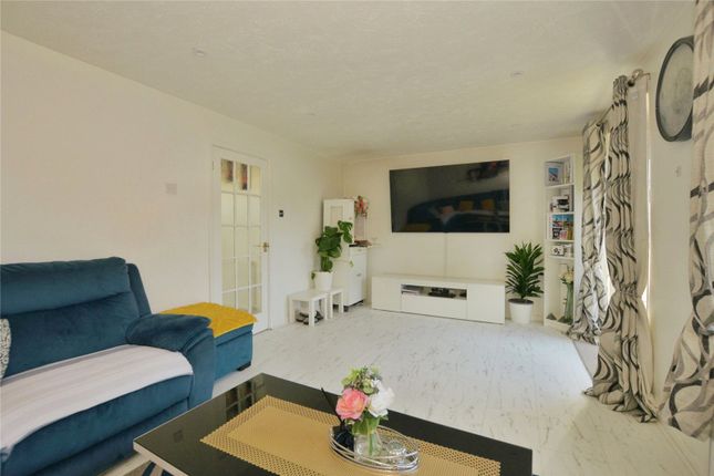 53, Viburnum Close, Kent photo 3