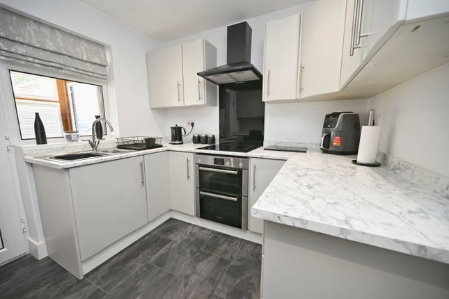 5, Oaks Wood Drive, Barnsley photo 4