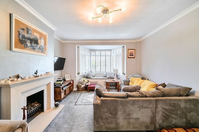 47 Harris Road, Watford photo 4