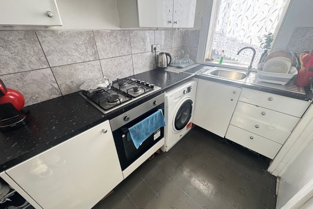 27, Conway Place, Leeds photo 2