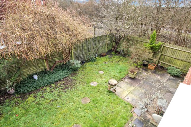 17, Stardust Crescent, Wiltshire photo 4