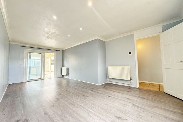 93, Barnard Crescent, Aylesbury photo 2