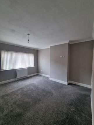 Thumbnail Flat to rent in Bottesford Road, Scunthorpe