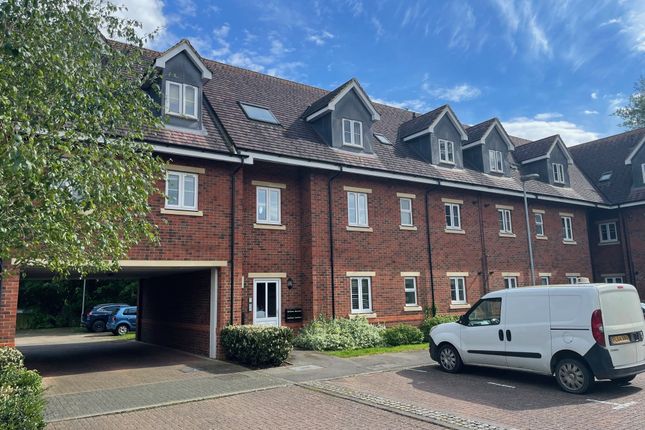 Thumbnail Flat for sale in Green Farm Road, Newport Pagnell
