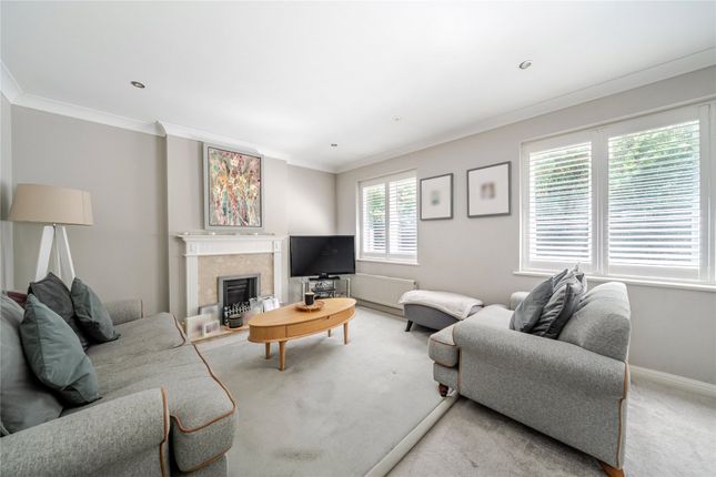 2, Worsfold Close, Surrey photo 4