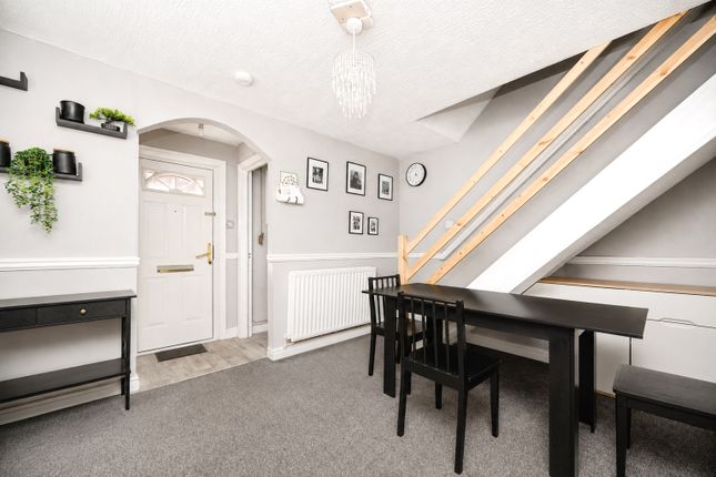 47, Watsons Close, Dudley photo 2