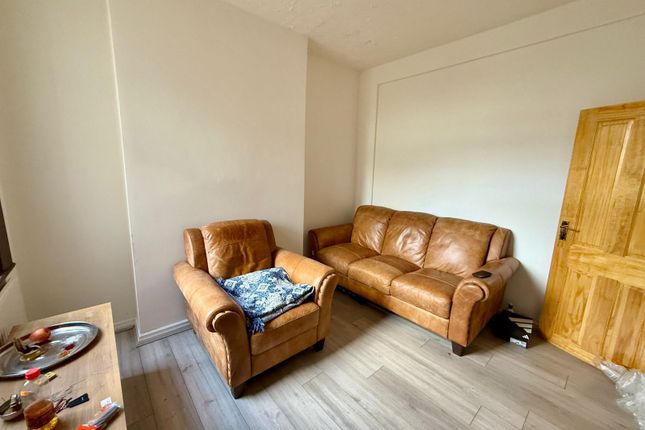 Recently Refurbished 4-Bedroom Terraced House For Rent In East Ham