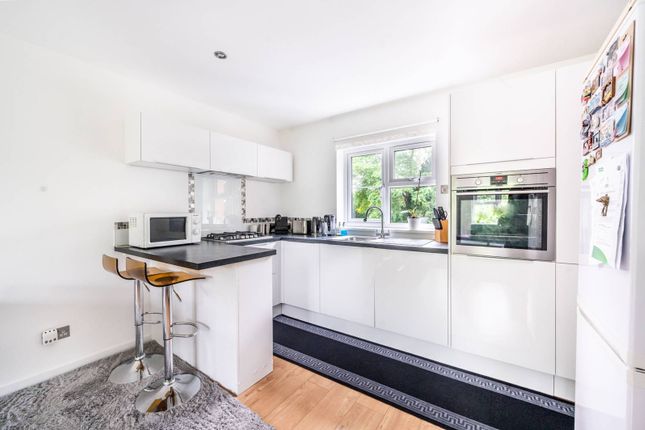 Thumbnail Flat to rent in Monarch Mews, Streatham Common, London
