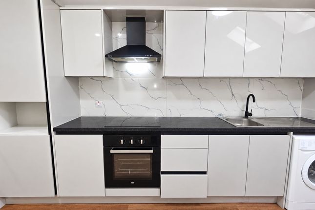 19-B Ashurst Drive, Ilford photo 5