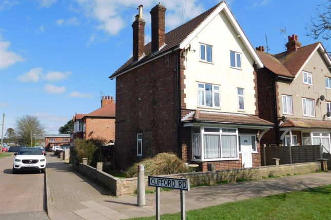 Thumbnail Flat to rent in Lincoln Road, Skegness
