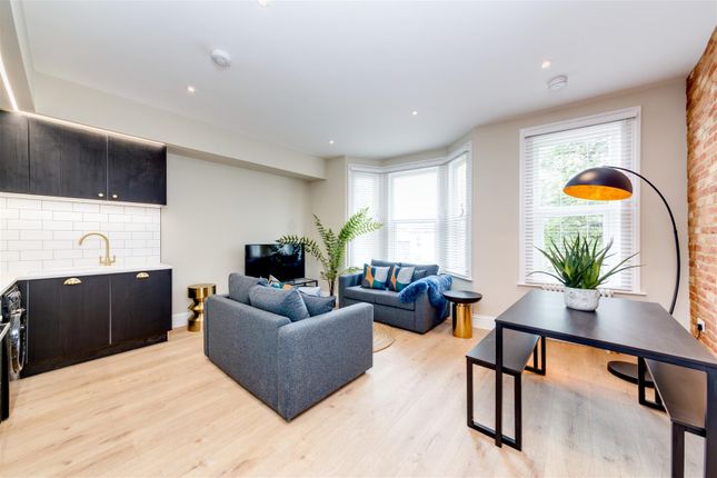 5-bed flat on Princes Crescent, Brighton, £4,008/mo