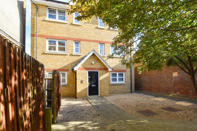 Thumbnail Flat for sale in Manor Road, Chatham