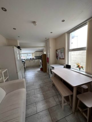 15 Heathfield Road, Cardiff photo 4