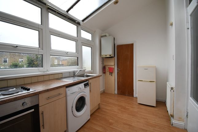 Flat to rent in Wallwood Road, London