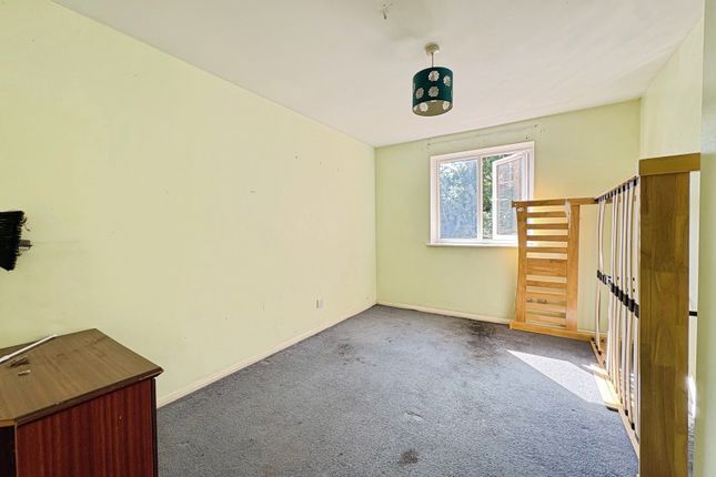 165, Ascot Court, Hampshire photo 4