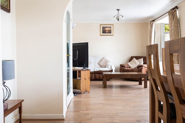 3 Cheney Manor Road, Swindon photo 4