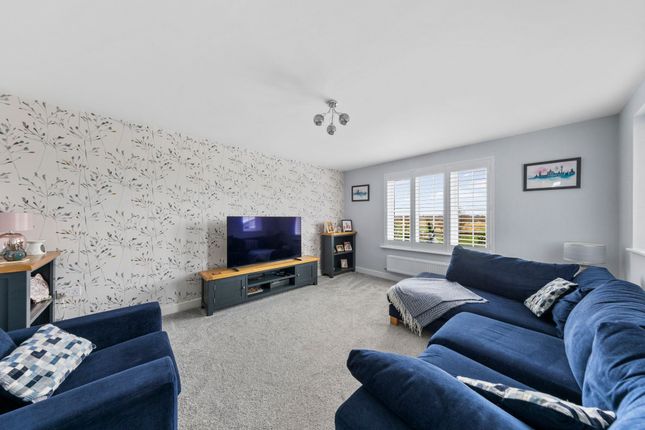 17 Grayling Close, Newton-Le-Willows photo 2