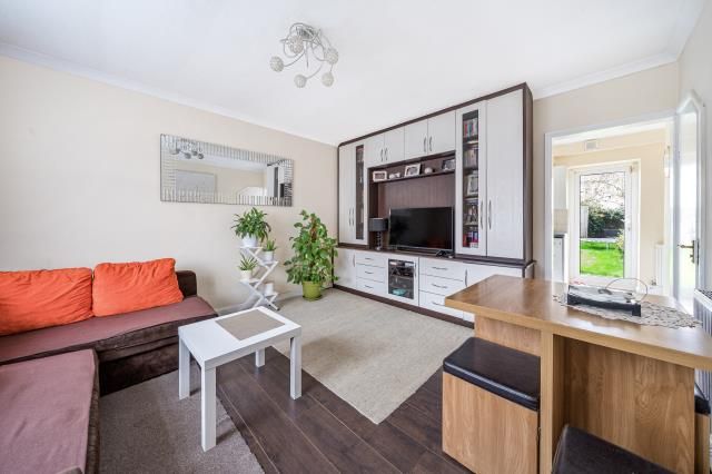 25, Parry Green North, Slough photo 4