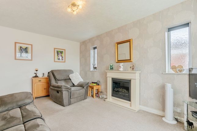 35, Crow Wood Avenue, Lancashire photo 5