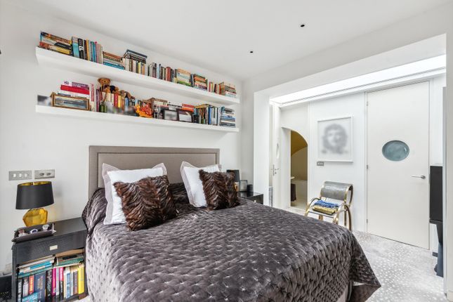 Terraced house for sale in Clarendon Street, London