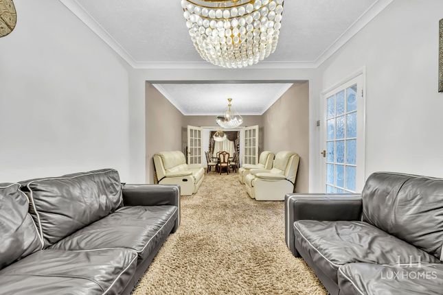 43 Tennyson Way, Hornchurch photo 3