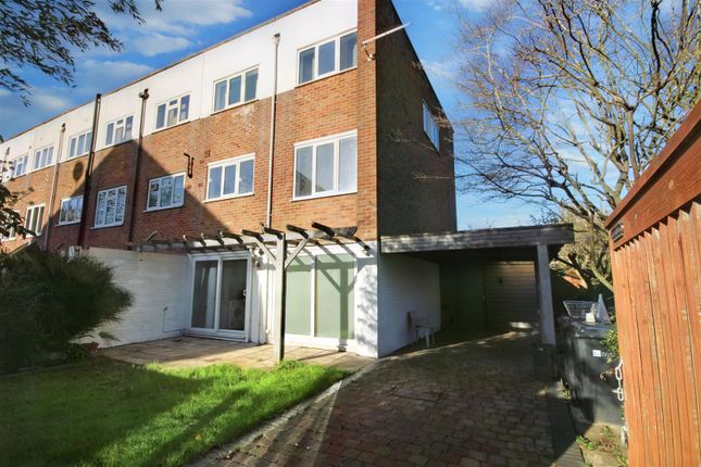 Thumbnail Town house to rent in Lindfield Gardens, Guildford