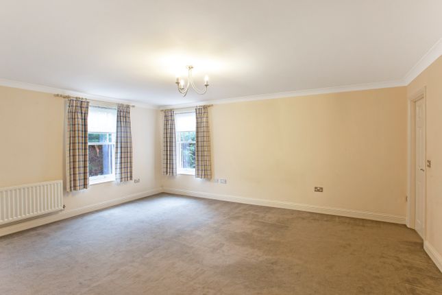Flat for sale in Aventine Court, Holywell Hill, St. Albans