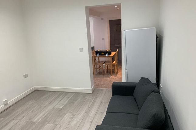 1-bed flat on Dorset Road, London, £295,000
