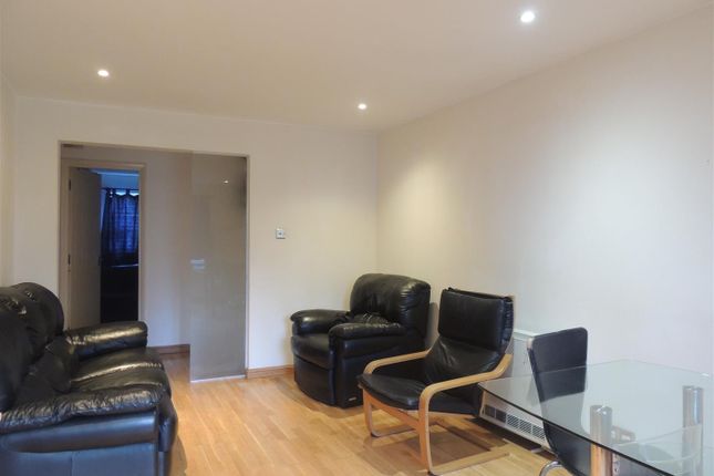 Flat to rent in Henley Drive, London