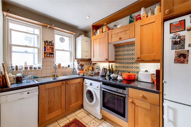 Flat to rent in Pied Bull Court, Galen Place