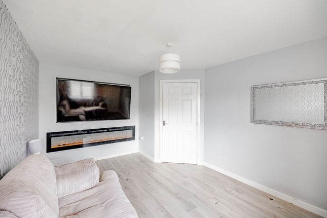 11 Heathland Way, Grimsby photo 4