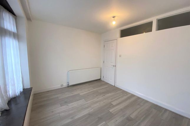 97, Porters Avenue, DAGENHAM photo 5