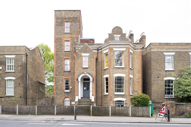 Flat for sale in Dalston Lane, London