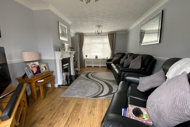 3 Tempest Way, South Hornchurch photo 3