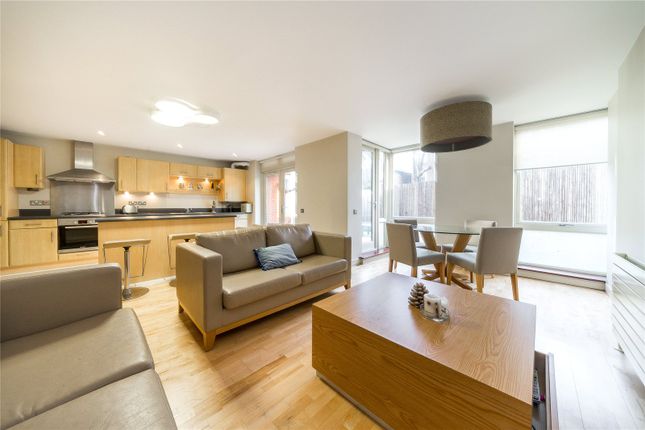 Flat for sale in Queensdale Crescent, London