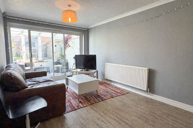 29, Grenville Way, Thame photo 2