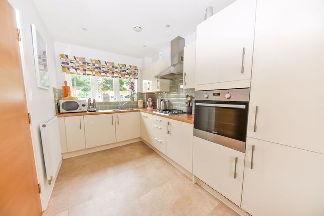 1, Gardener Close, Waterlooville photo 3