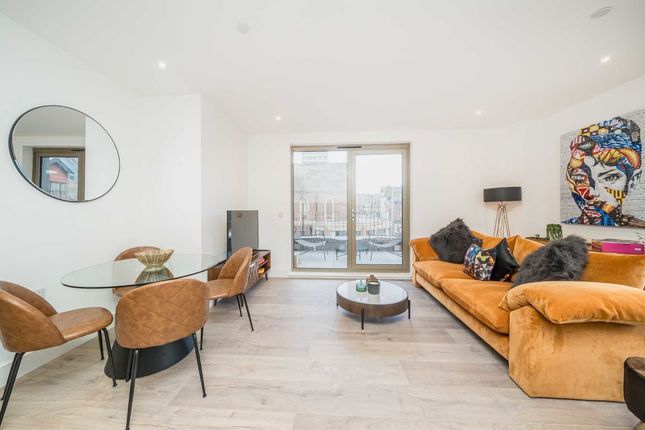 Flat for sale in High Street, New Malden