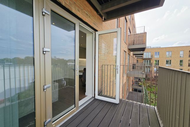 Frogmore Avenue, Watford photo 5