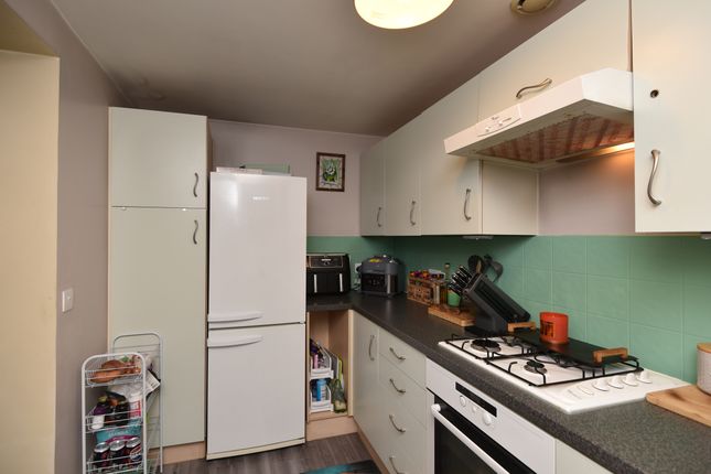 Flat for sale in Wiltshire Crescent, Basingstoke, Hampshire