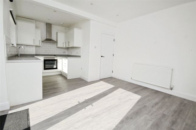 72, Edison Avenue, Hornchurch photo 3