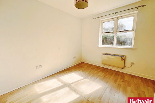 Stapleford Close, Chelmsford, Essex photo 4
