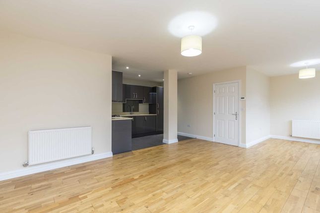 Thumbnail Flat for sale in Springfield Road, Horsham