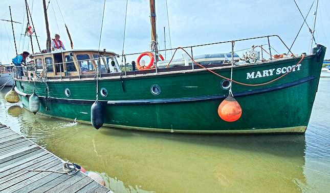 Houseboat for sale in Vicarage Lane, Port Werburgh, Rochester