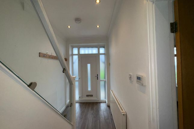 3 Holly Park Grove, Bradford photo 3