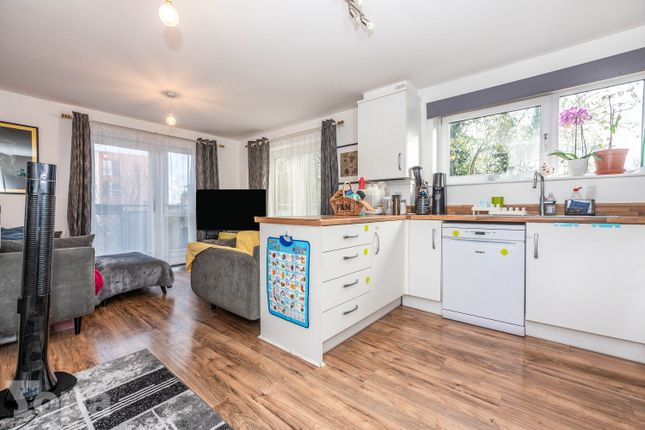 9, Cloud Close, Dartford photo 4
